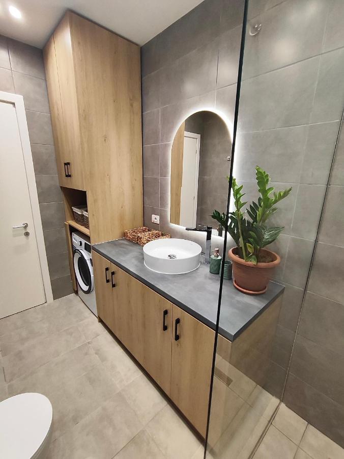 Ferienwohnung Modern Style 2Br-Apt - 10Min To Skanderbeg Square Tirana Exterior foto
